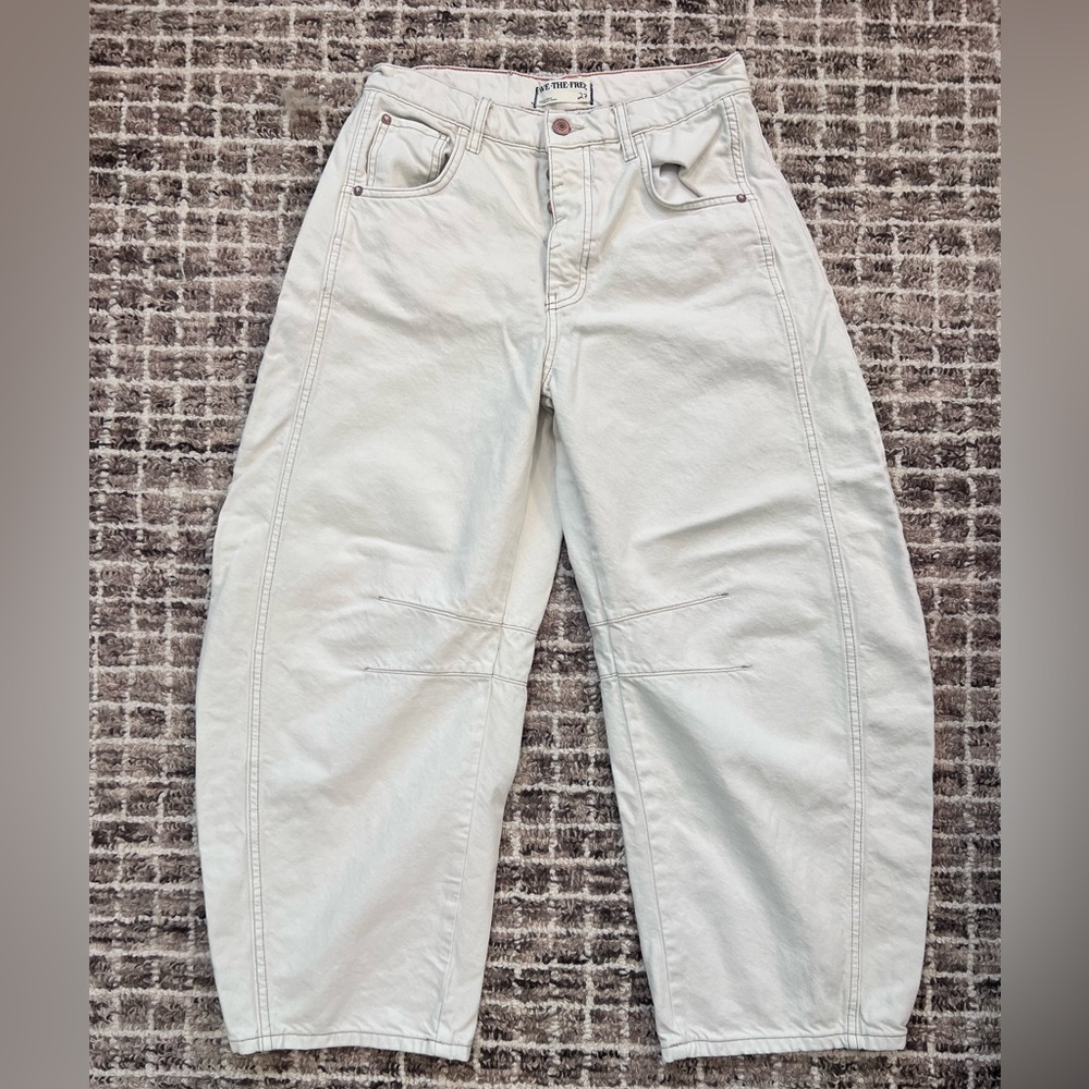 EUC We the Free Good Luck Barrel Jeans